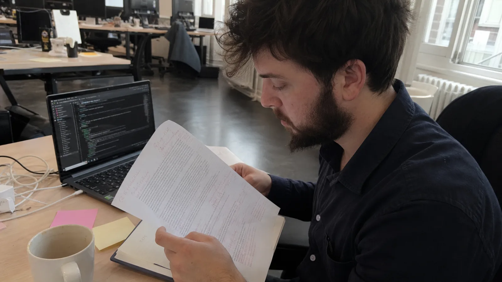 Un prompt système est du code